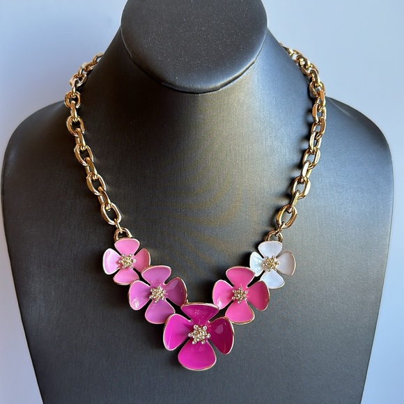 GUESS NWT Chunky Gold Link Pink & White Floral Blossom Statement Necklace - Picture 2 of 5